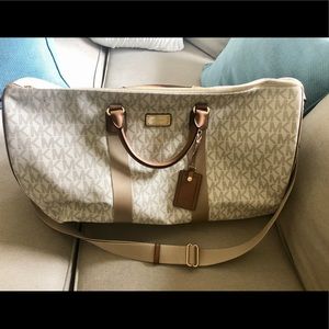 Michael Kors Travel Duffel PVC Sig Vanilla Luggage